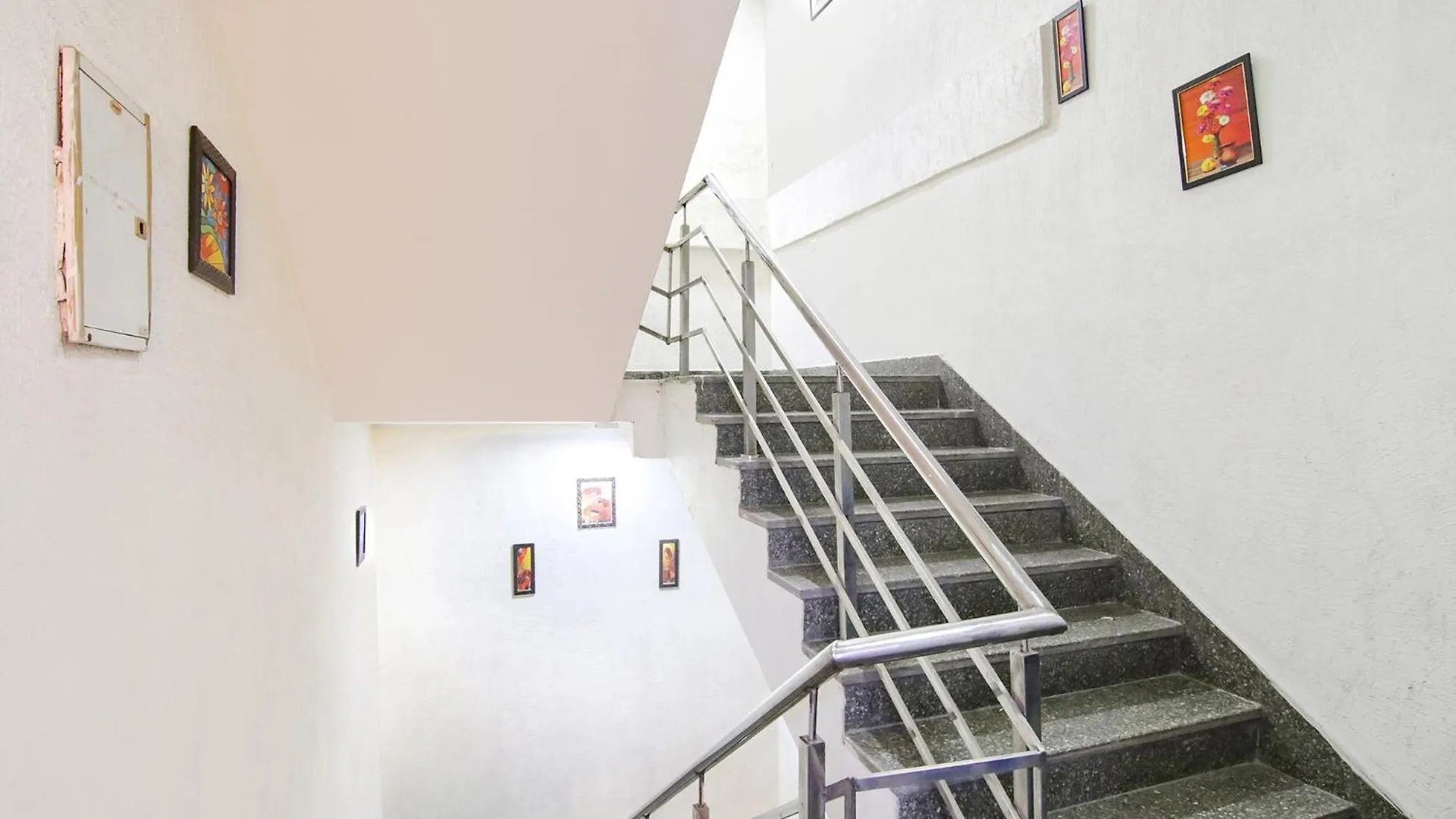 Hotel Fabexpress The Premium Villa Delhi